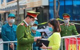 Cuộc sống sau hàng rào cách ly ở phố Trúc Bạch?